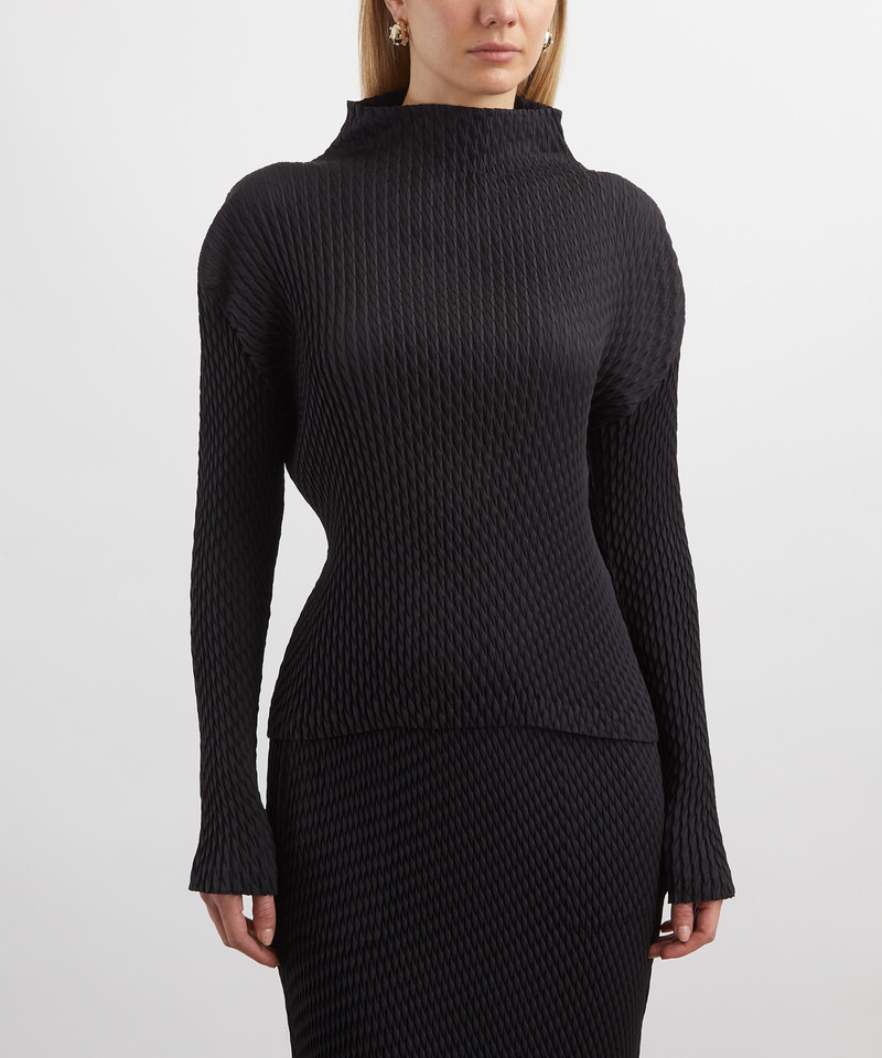 ISSEY MIYAKE Sleek Pleats Top outlook