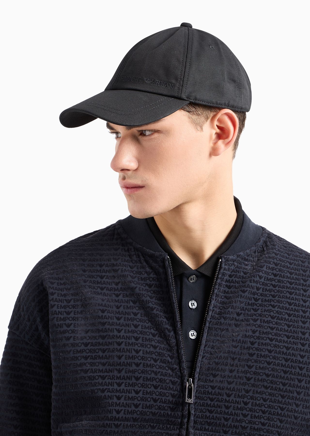 Baseball cap with embroidered logo - 3