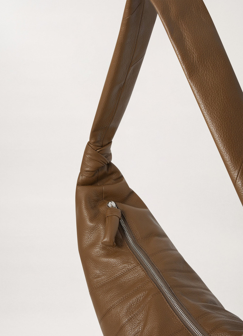 LARGE CROISSANT BAG
GRAINED LEATHER 3