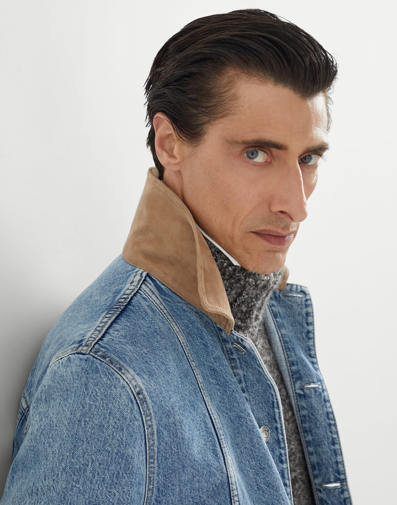 Denim outerwear jacket with suede collar - 3