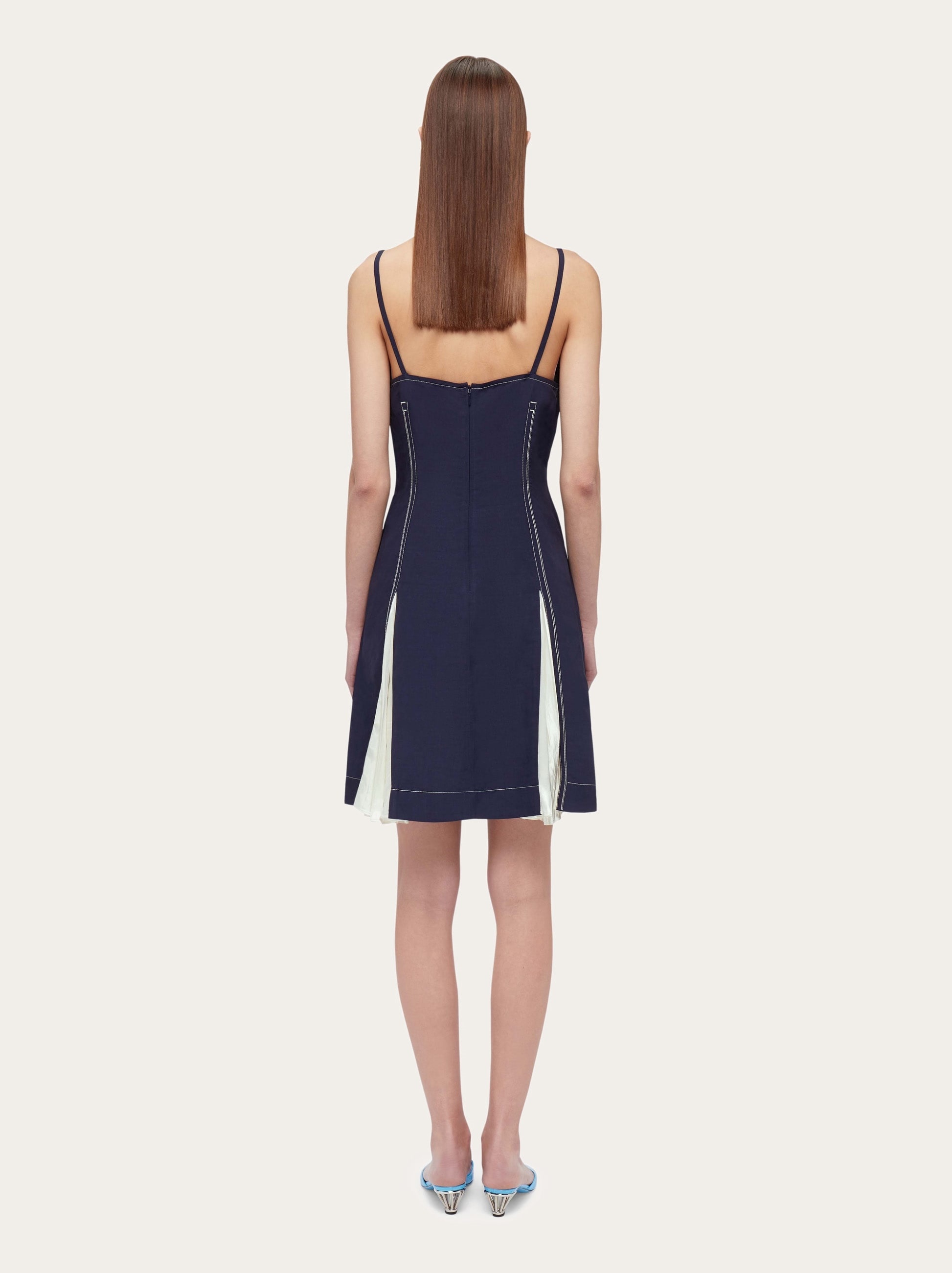 Short slip dress with inlays - 4