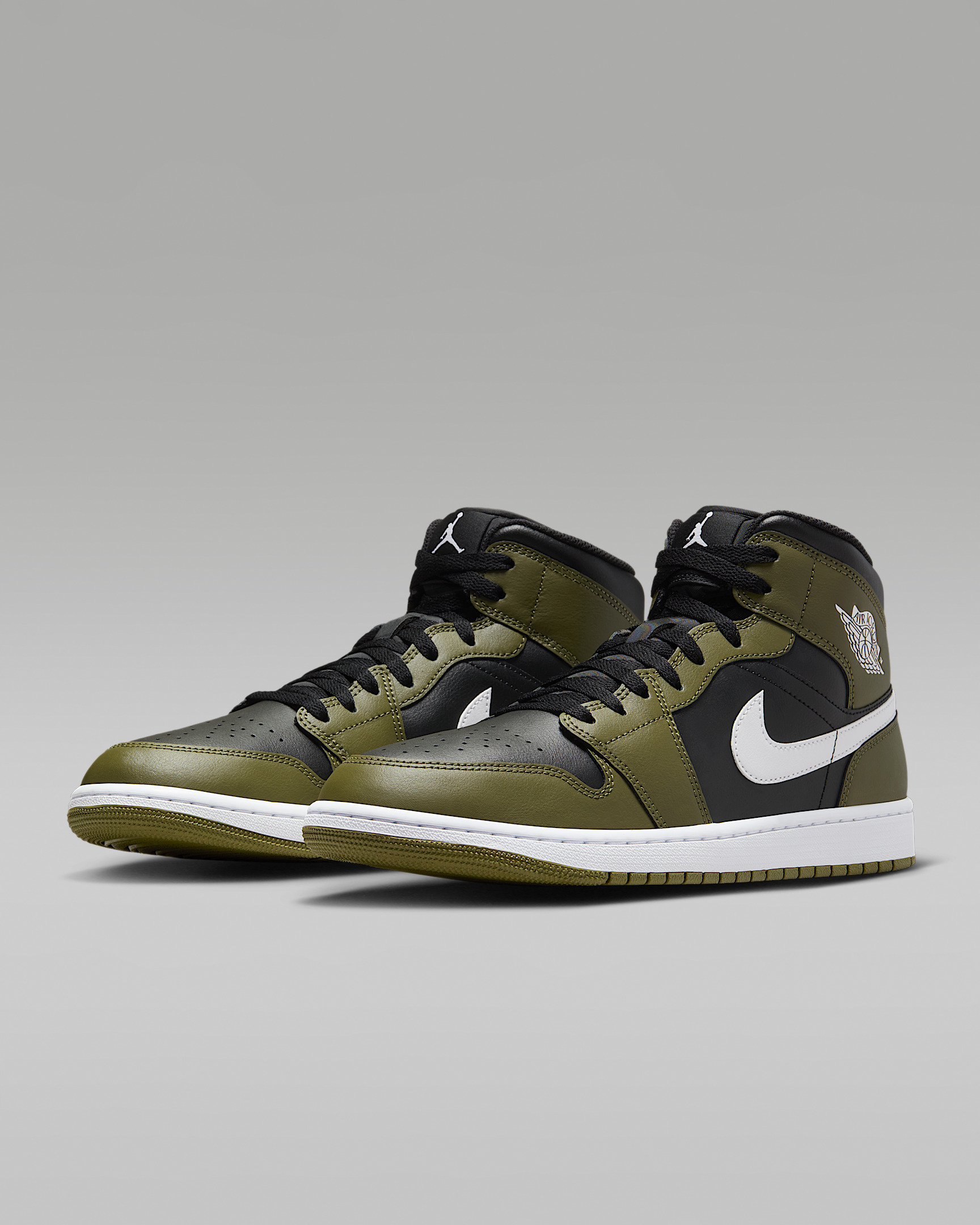 Air Jordan 1 Mid Men's Shoes - 5