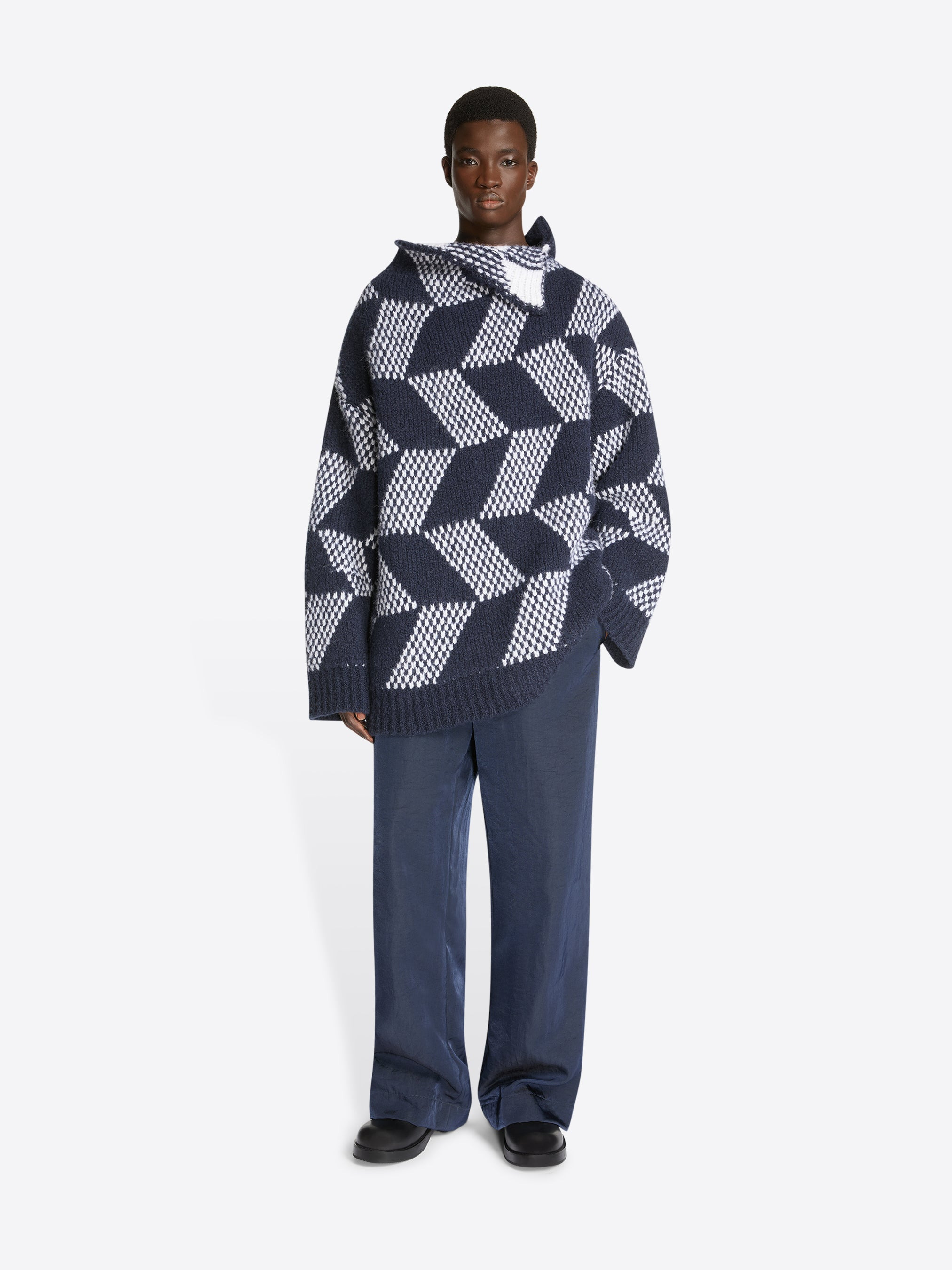 OVERSIZED GRAPHIC SWEATER - 2