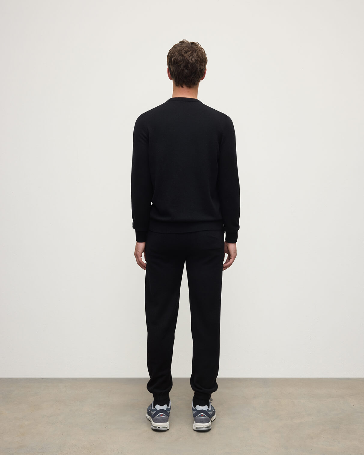 Classic Cashmere Black Round Neck Jumper - 4