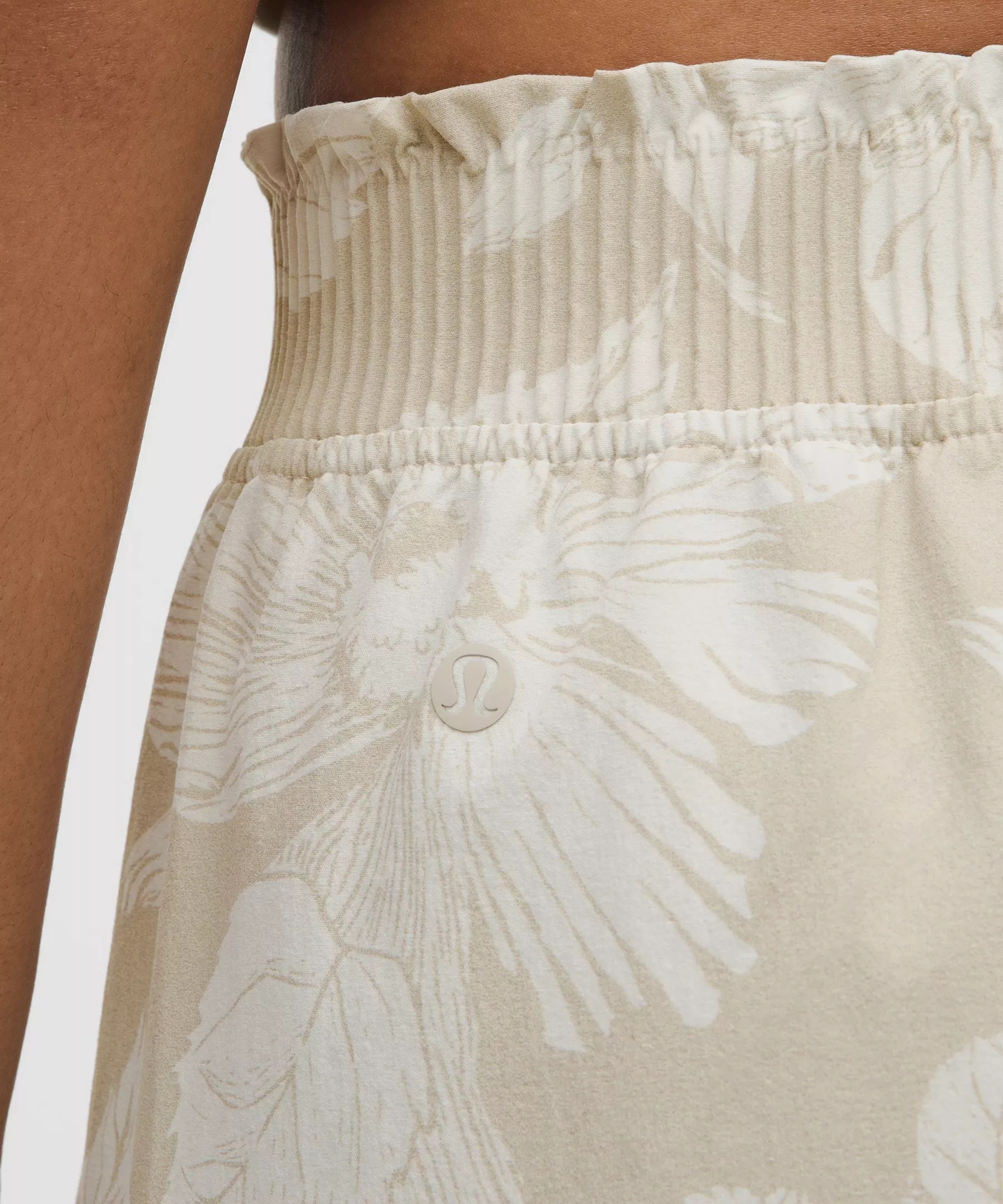 Stretch Woven Ruffle-Waist High-Rise Short 9" - 5