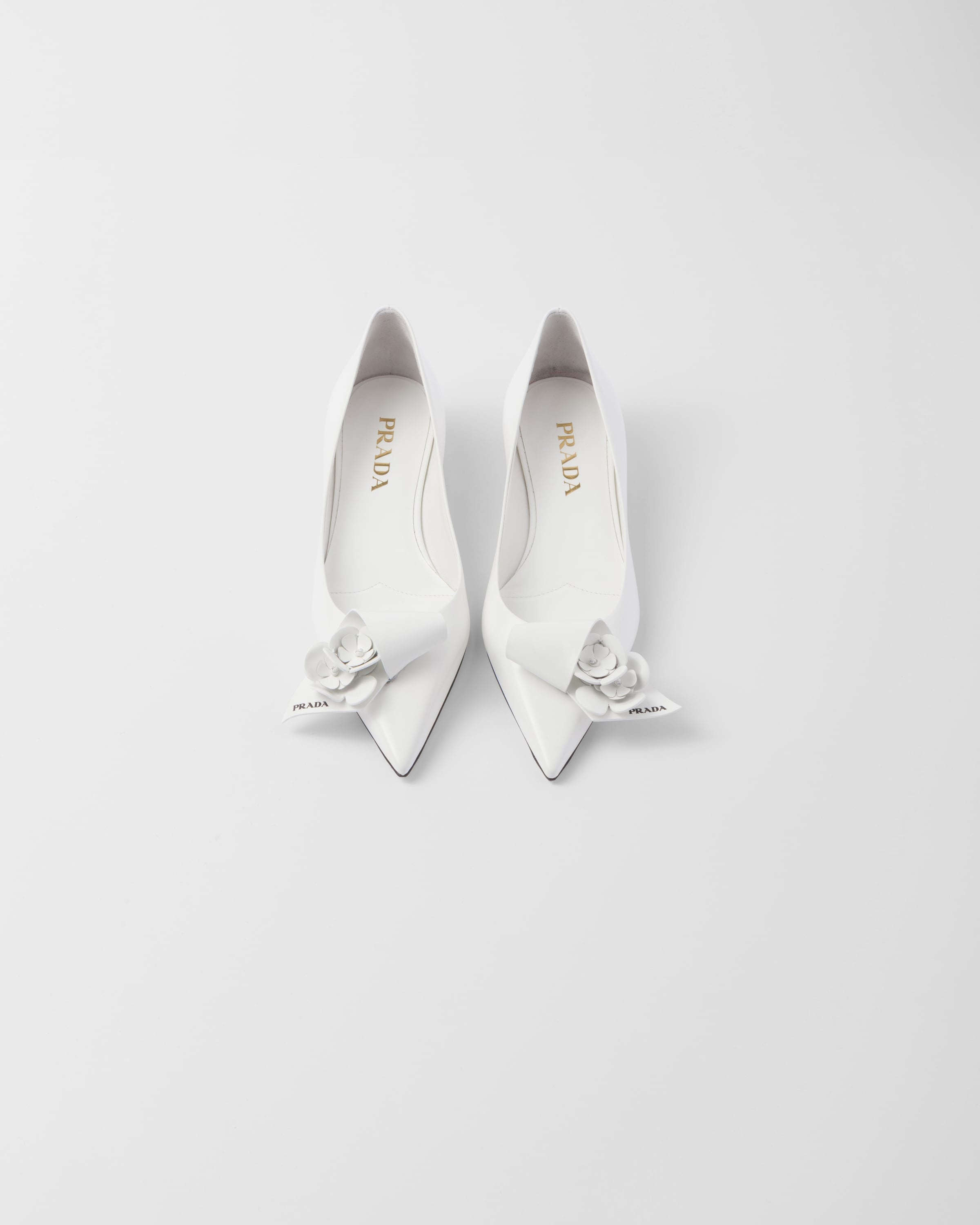 Brushed leather pumps with floral appliqués - 4