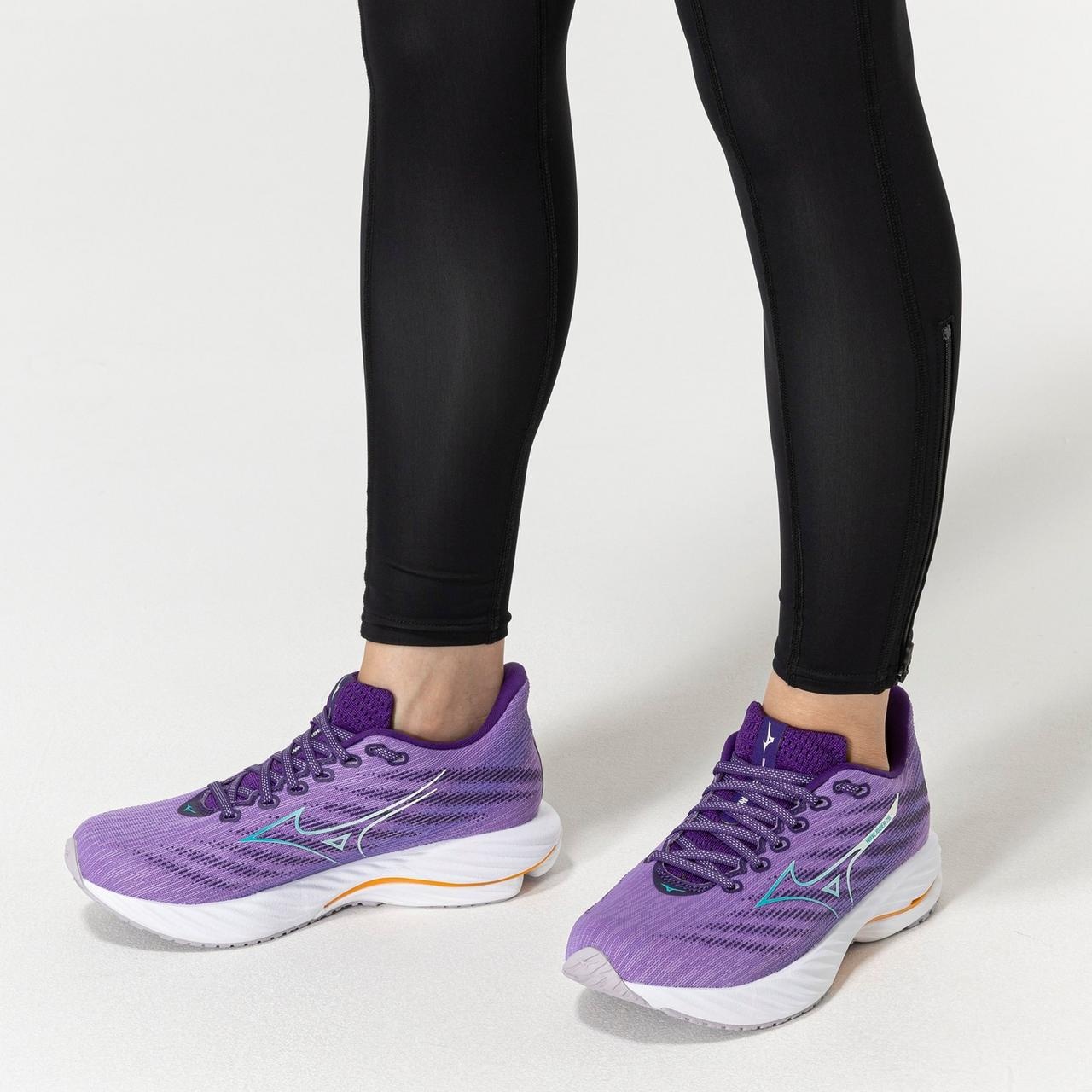 Women's Wave Rider 28 Running Shoe - 9