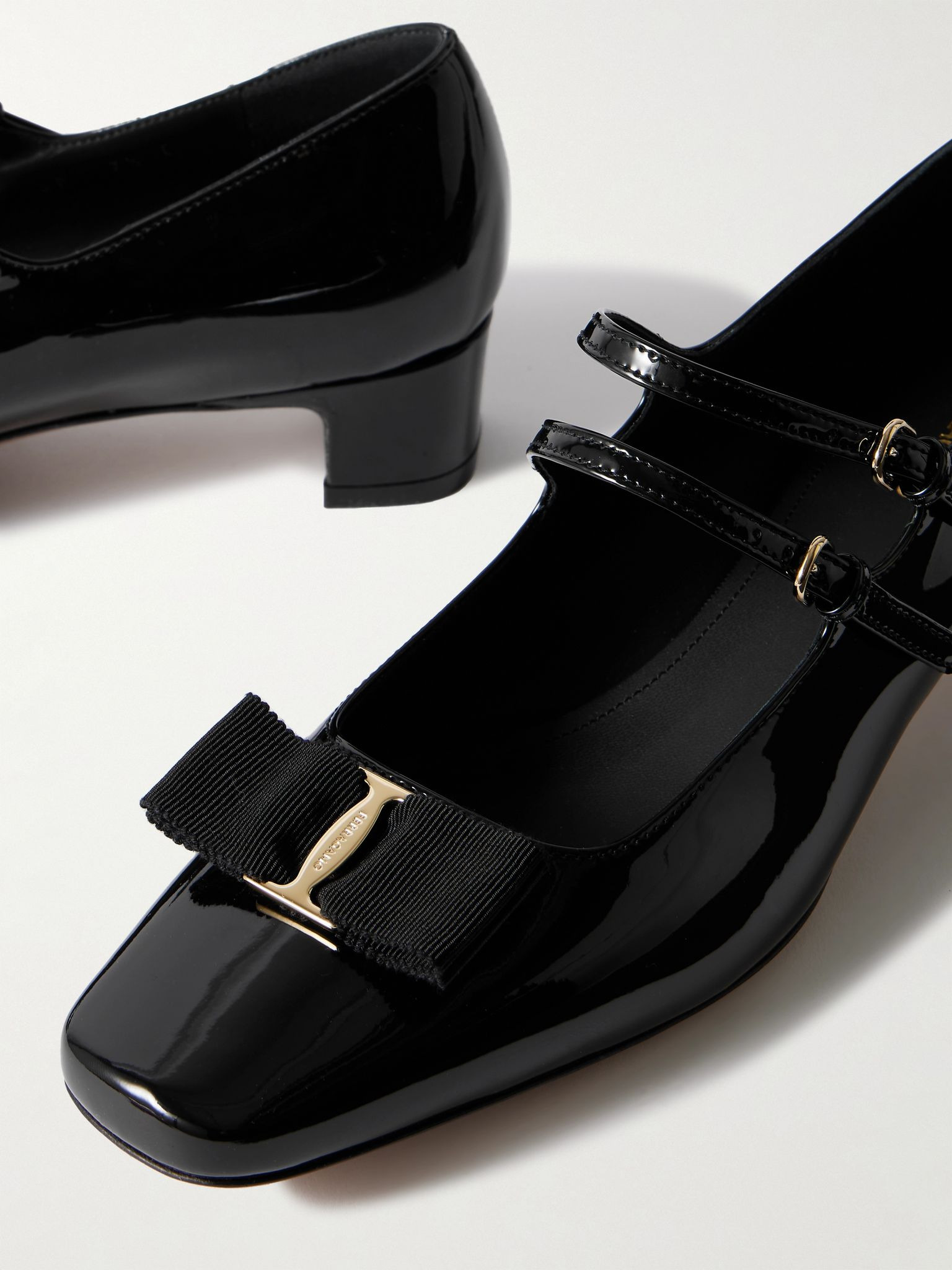 Vara bow-embellished patent-leather Mary Jane pumps Black - 4
