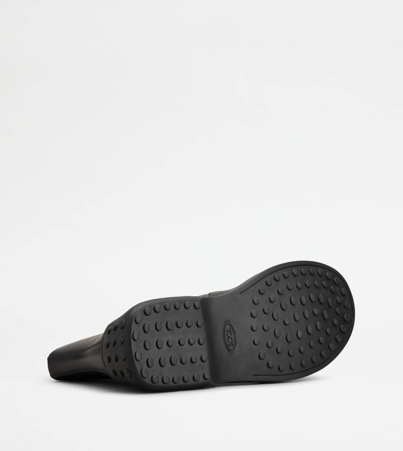 ANKLE BOOTS IN LEATHER - BLACK 4