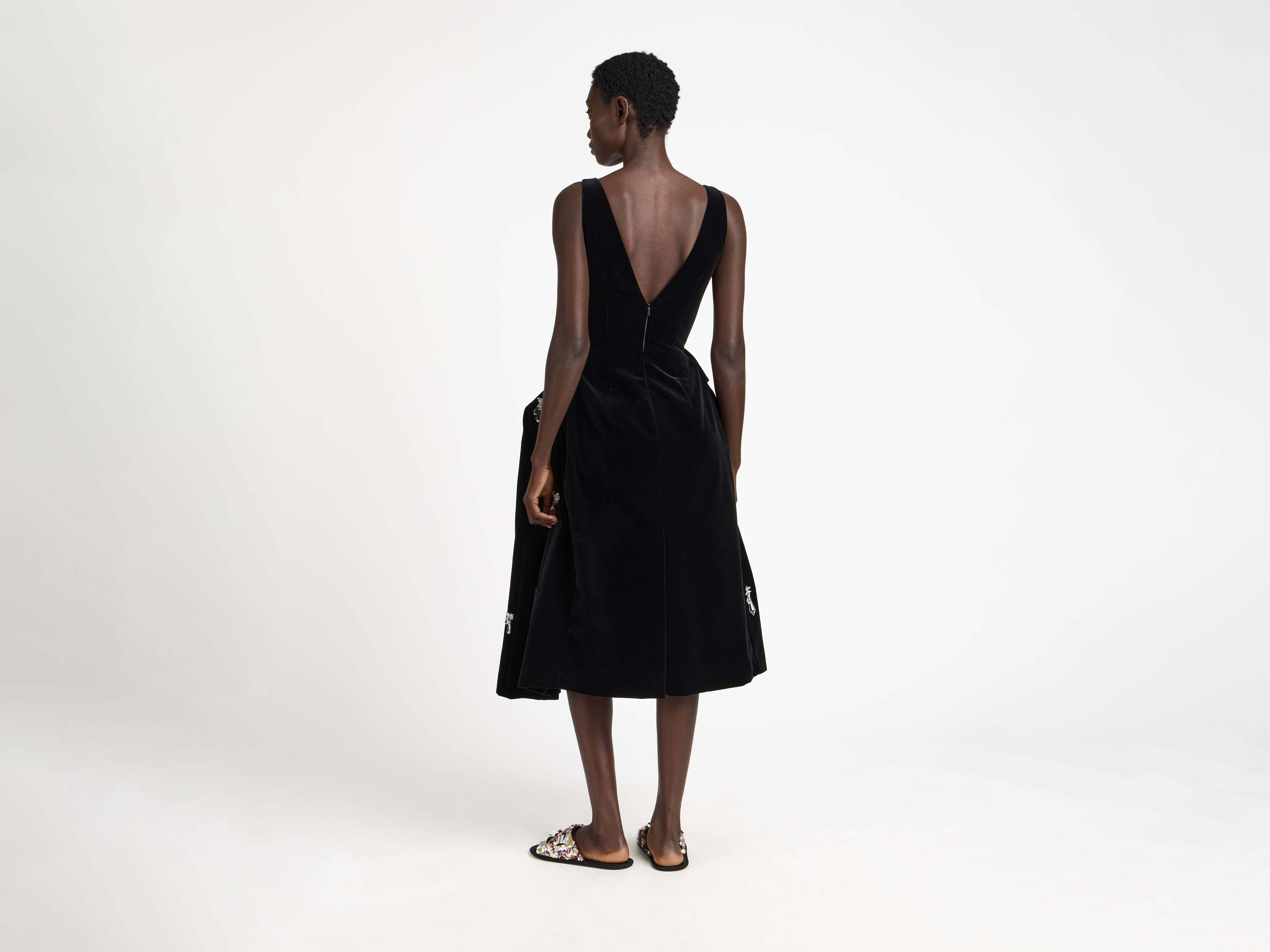 STRUCTURED EMBELLISHED DRESS IN BLACK - 3