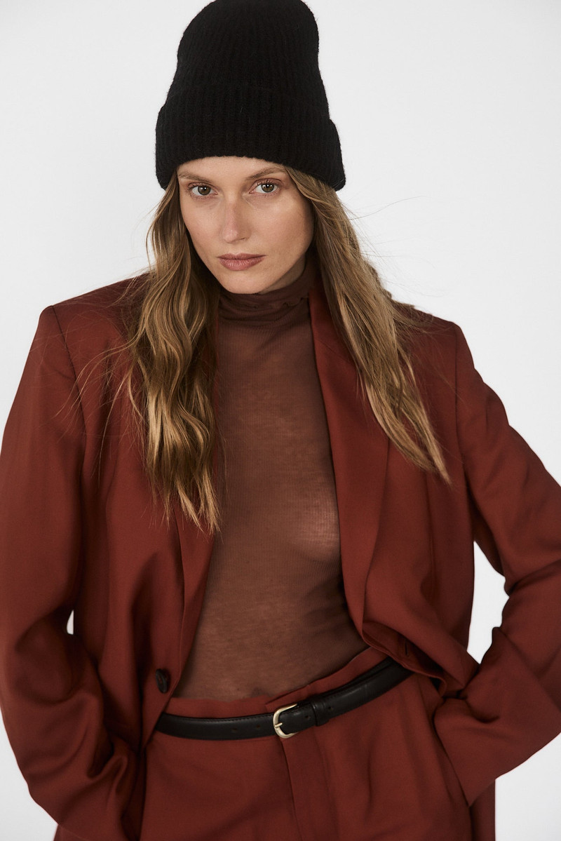 Janessa Leoné Zana Belt
In Black 3