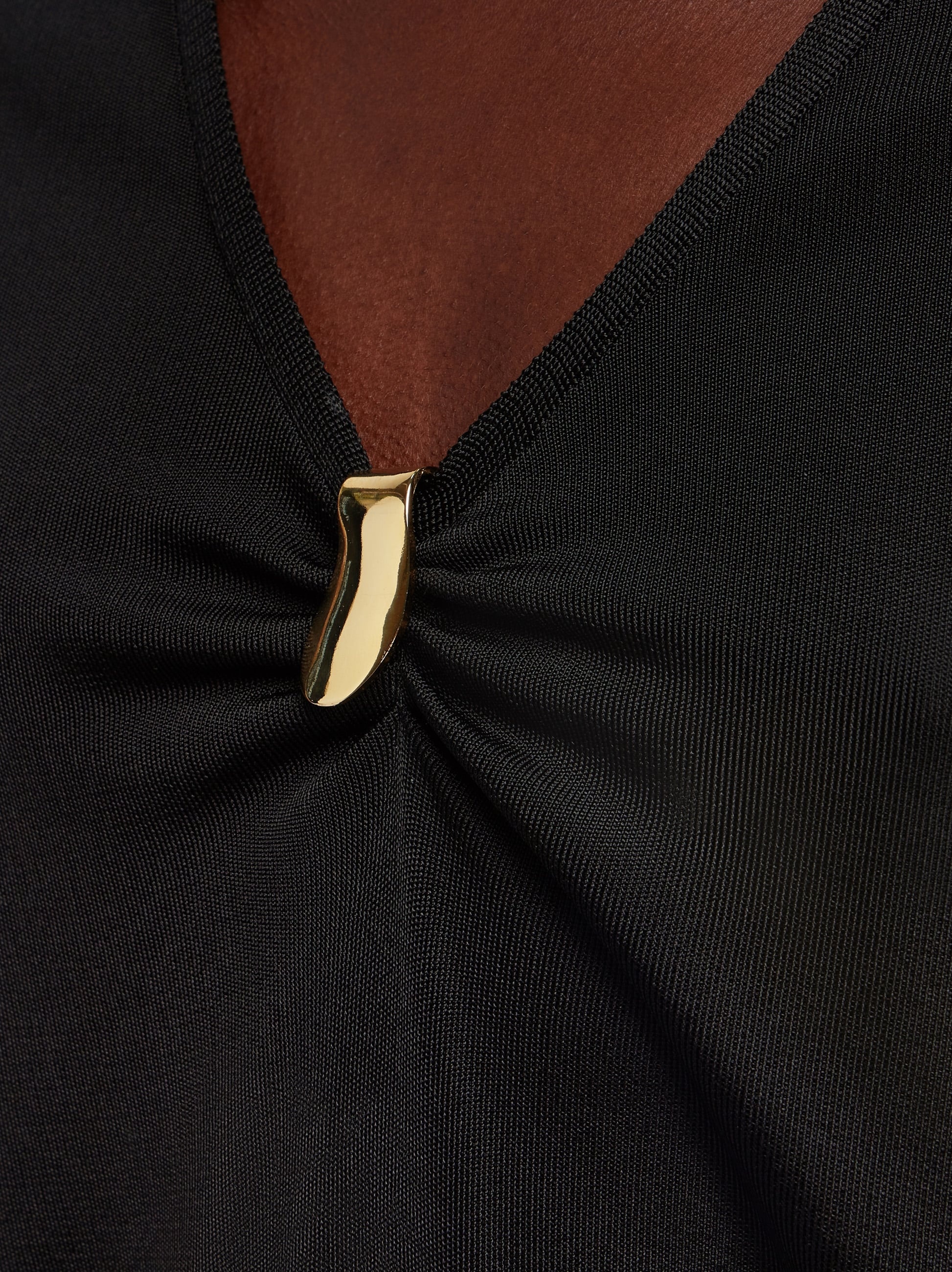 V-neck sweater with golden clip - 4