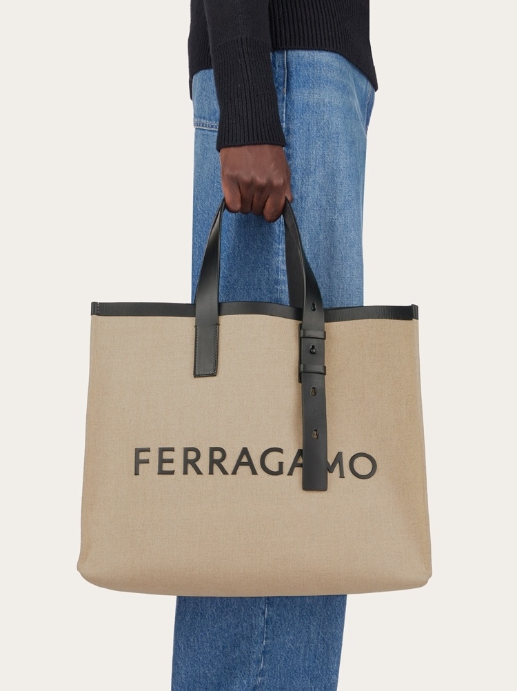 【FERRAGAMO】Small Iconic Tote Bag/追跡+関税+全国送料込み Ferragamo Iconic crystal-embellished Tote Bag | Silver