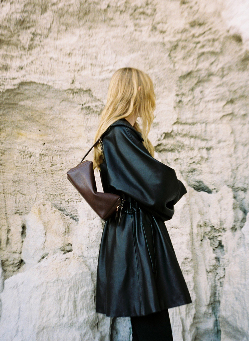 Elleme Trousse Pebbled Leather Dark Brown outlook