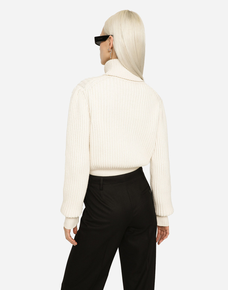 Wool fisherman’s rib turtle-neck sweater with DG logo 5