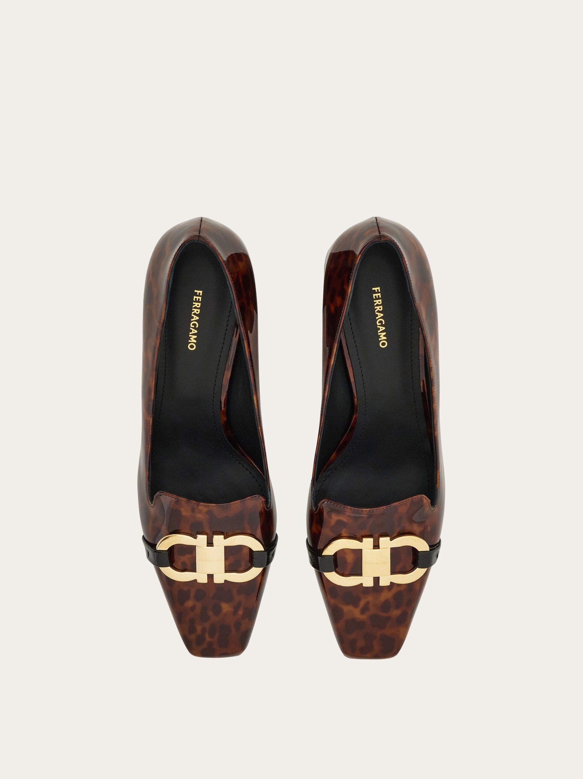Pump with Gancini ornament - 2
