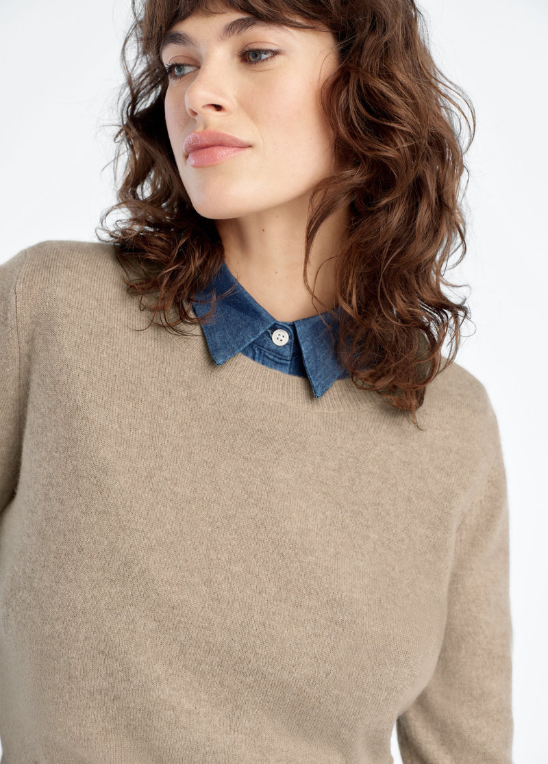 THE CHAMBRAY TUCK IN COLLAR 2