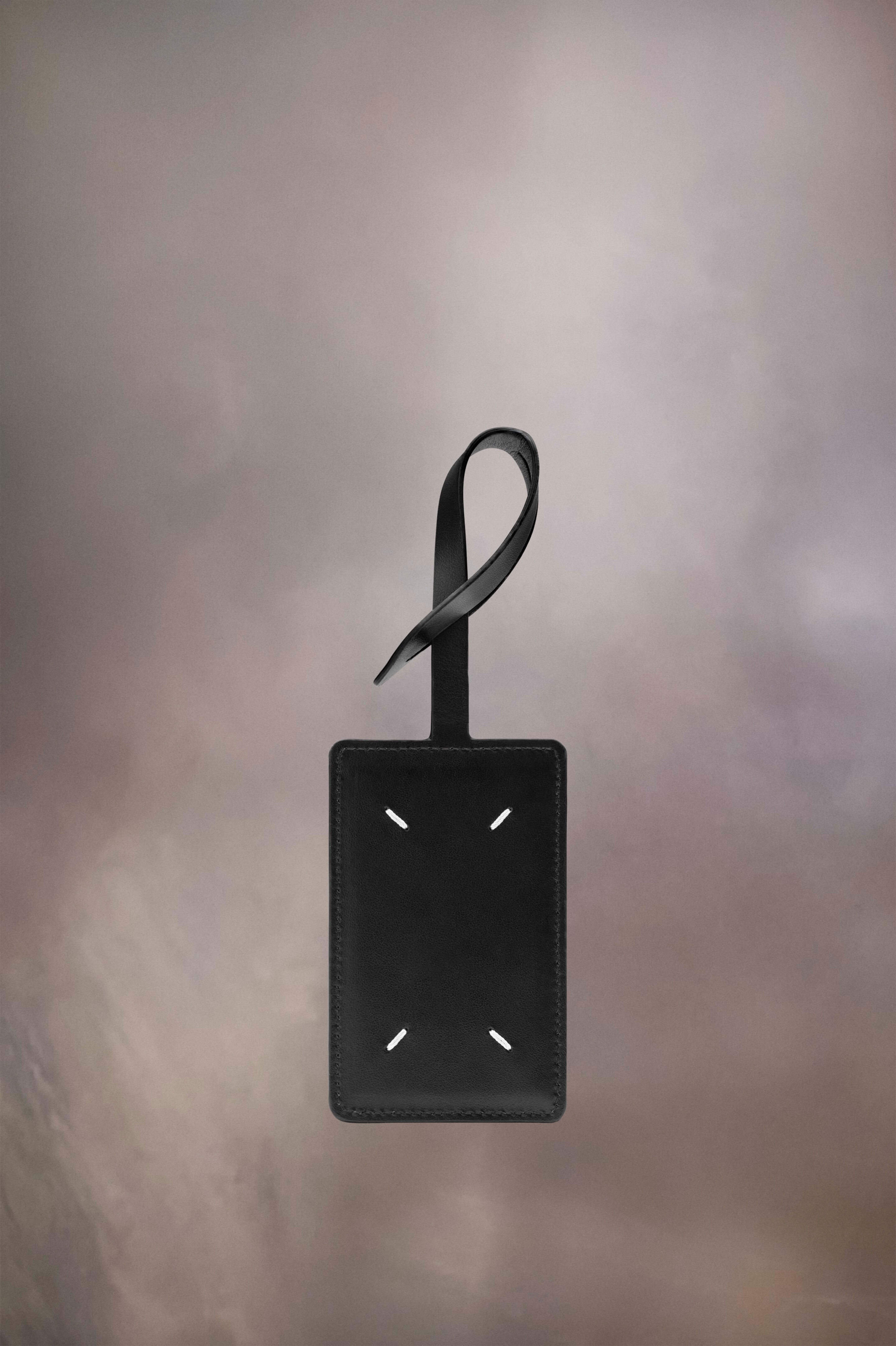 関税送料込み【MAISON MARGIELA】Four Stitches ラゲッジタグ Maison Margiela Four stitches luggage tag | REVERSIBLE