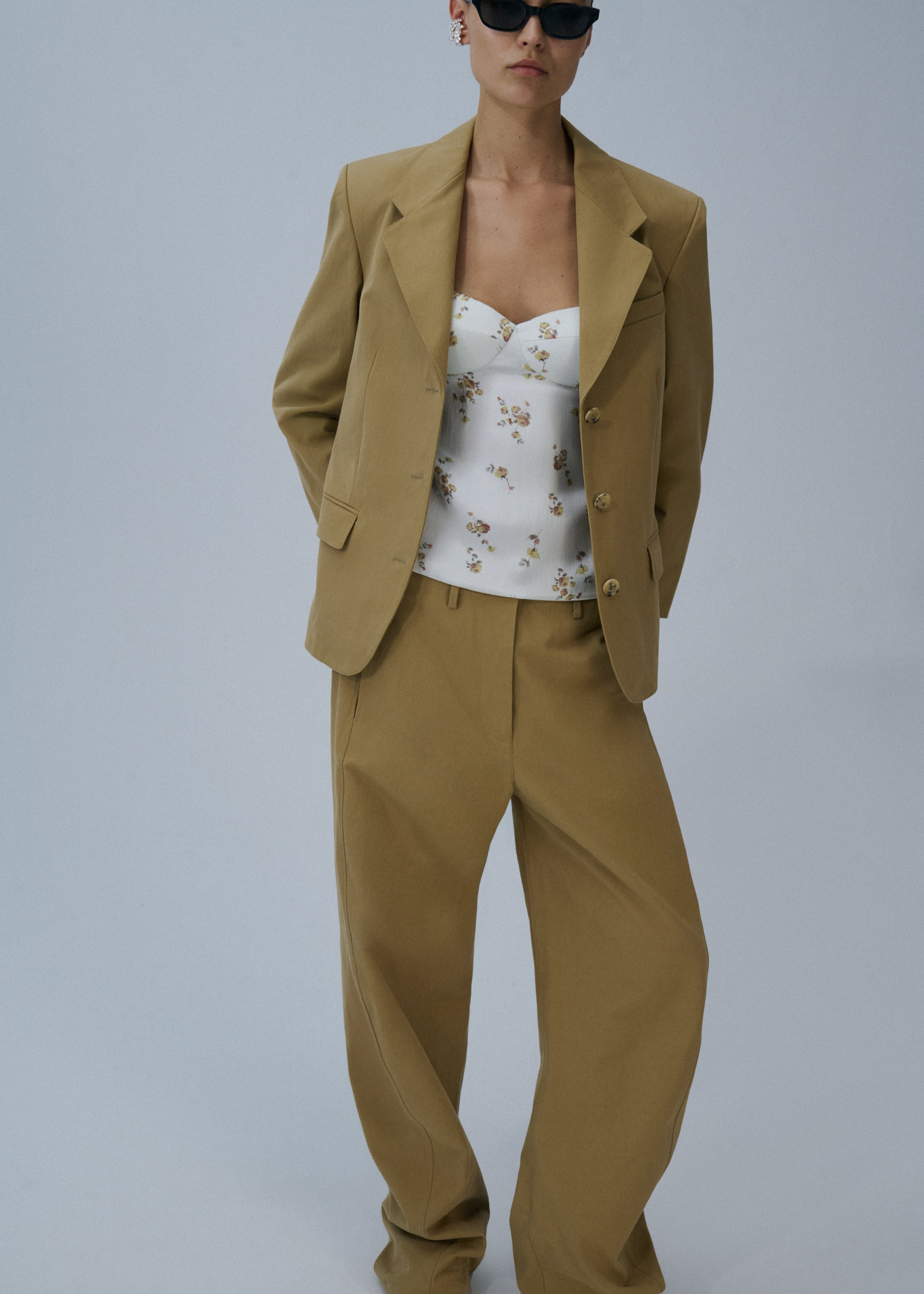 Wide-leg cotton trousers in beige - 4