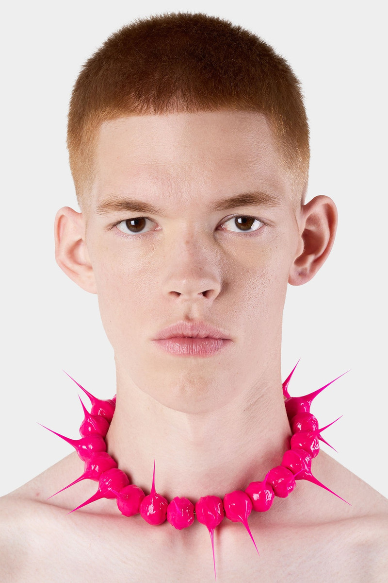 SPIKE RUBBERIZED NECKLACE / gold / fuxia 3