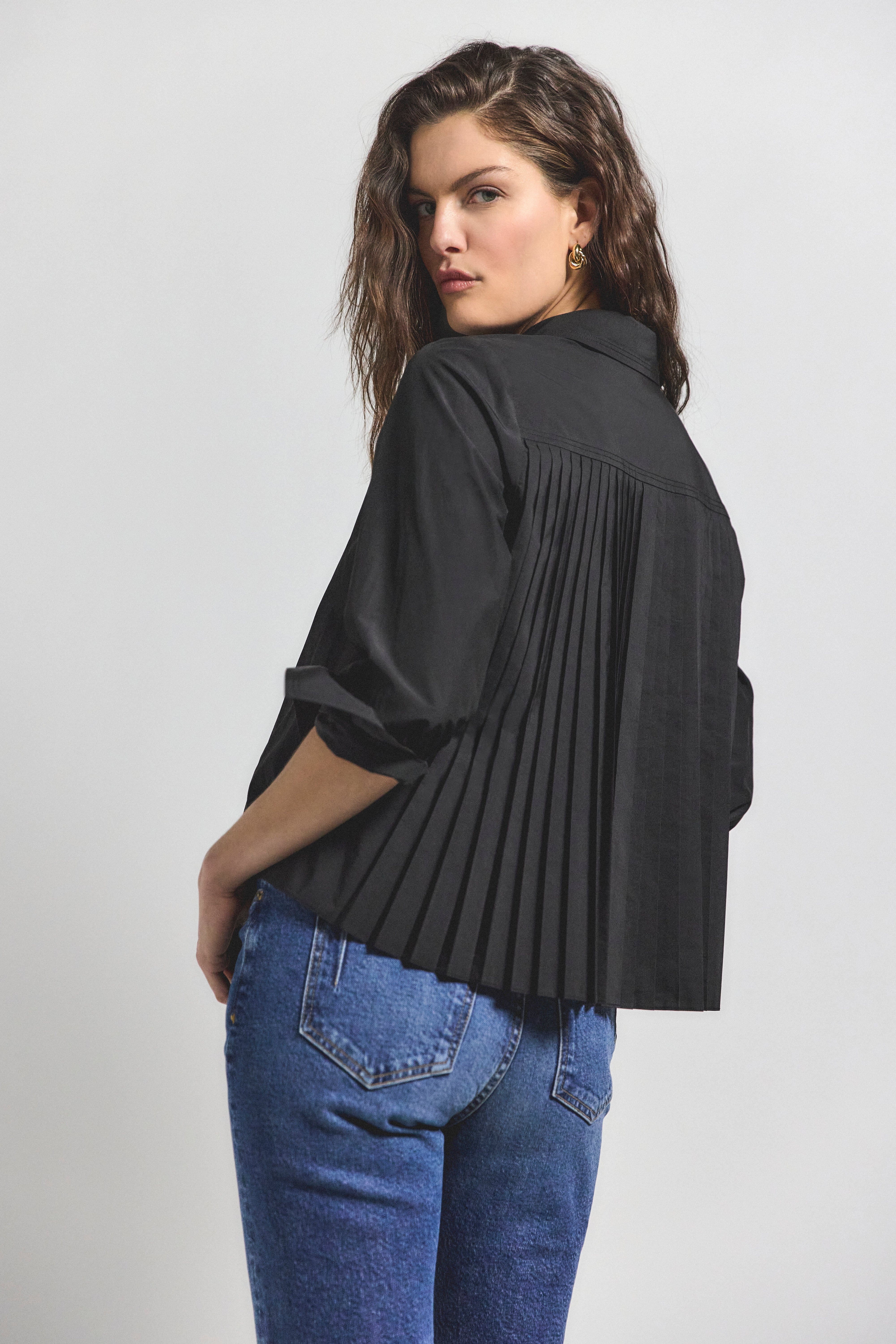 ARIA PLEATED BACK CROPPED SHIRT - 4