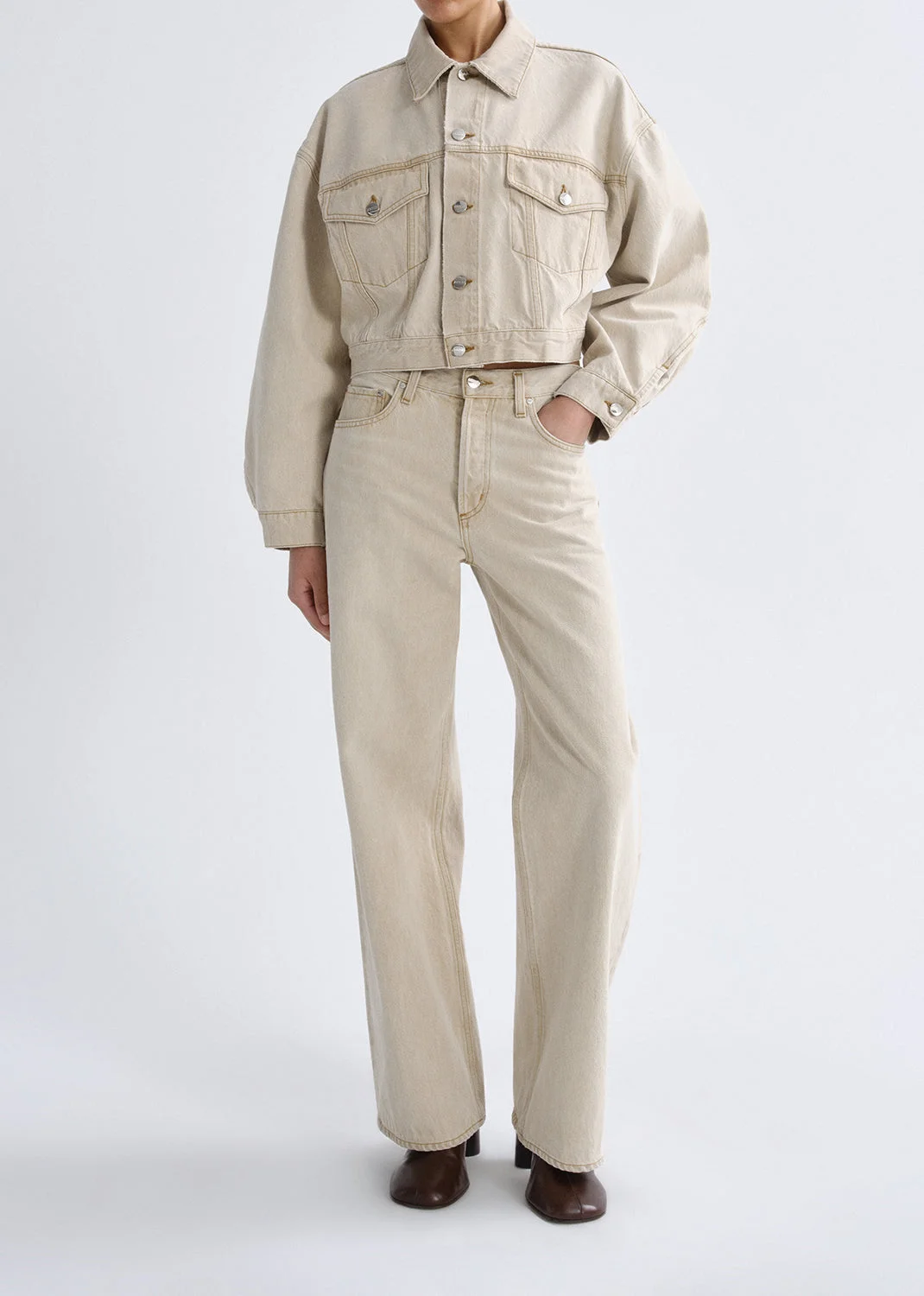ARC JEAN 32" IN ARENA - 1