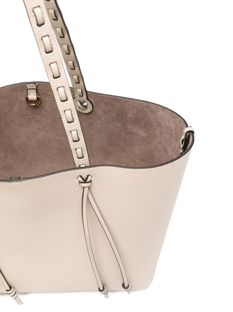detachable-pouch shoulder bag 5