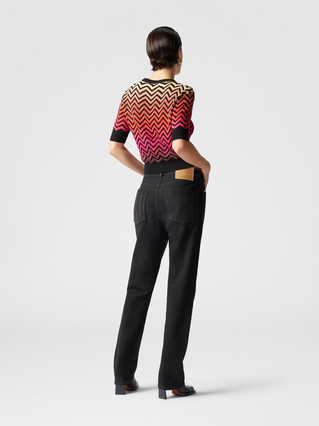 Short-sleeved crewneck sweater with dégradé chevron motif - 3