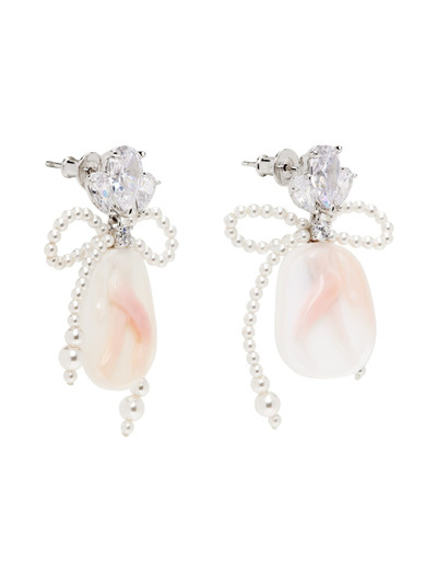SHUSHU/TONG Silver & Pink Embossed Pearl Bow Earrings outlook