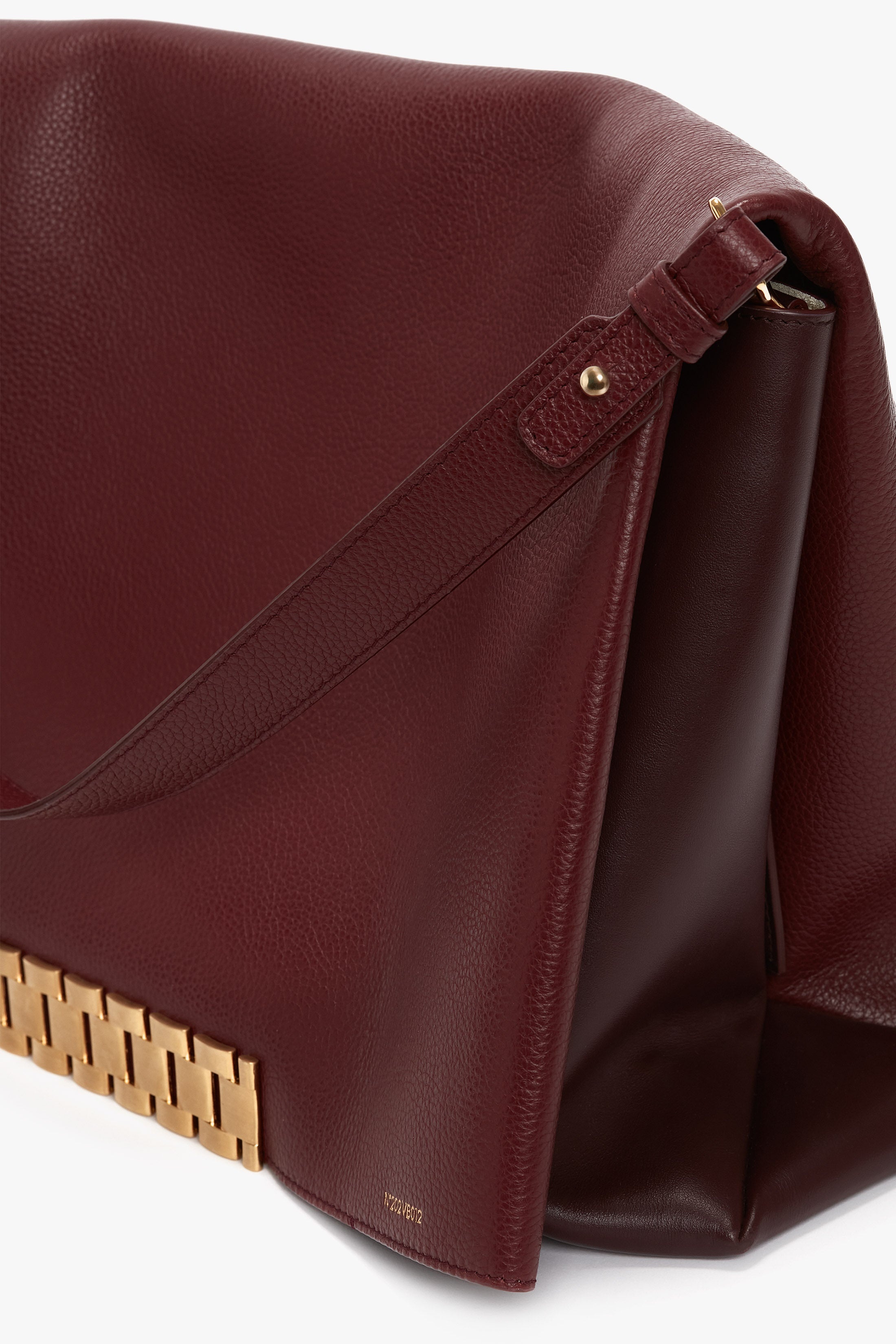 Jumbo Chain Pouch In Bordeaux - 8