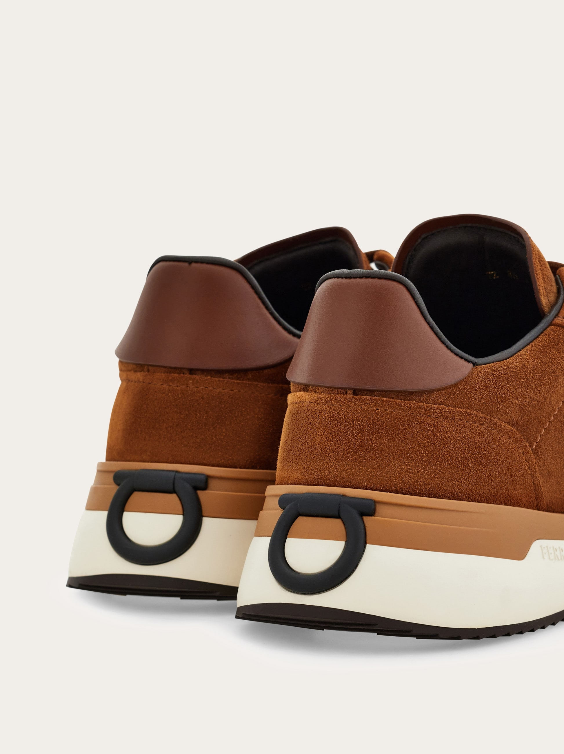 Low cut sneaker - 4
