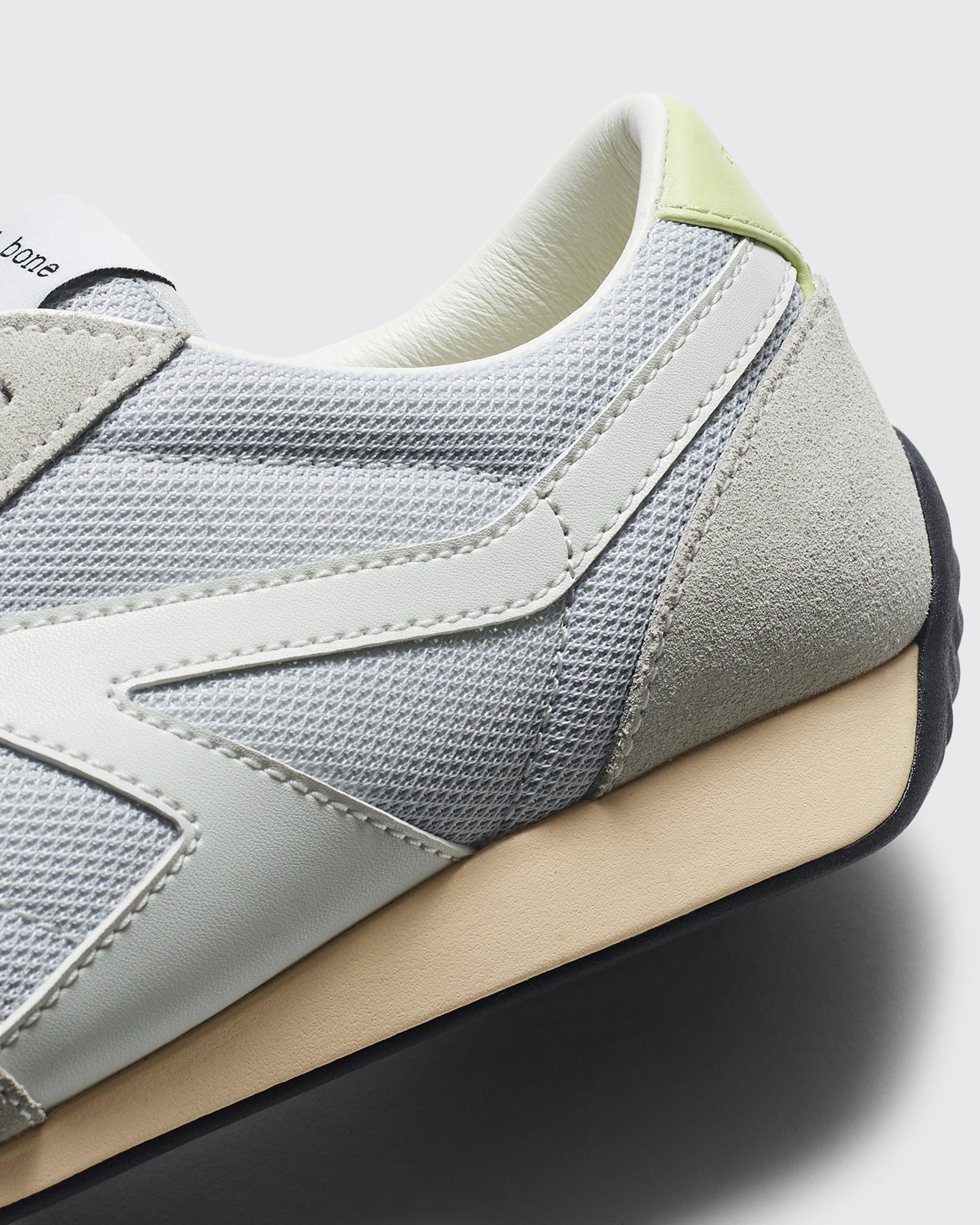 Retro Runner - Suede
Low Top Sneaker - 7