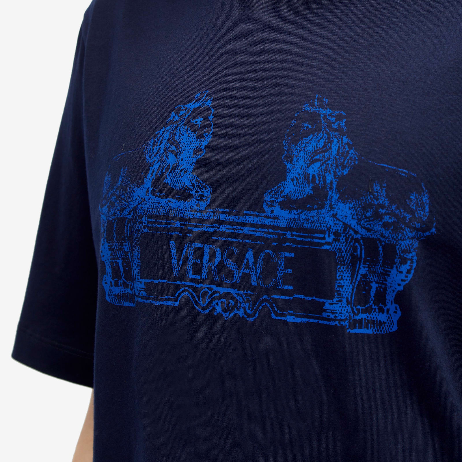 【関税＆送料込み】Versace Versace Cartouche T-Shirt In Seq VERSACE Versace Cartouche Print Tee | endclothing | REVERSIBLE
