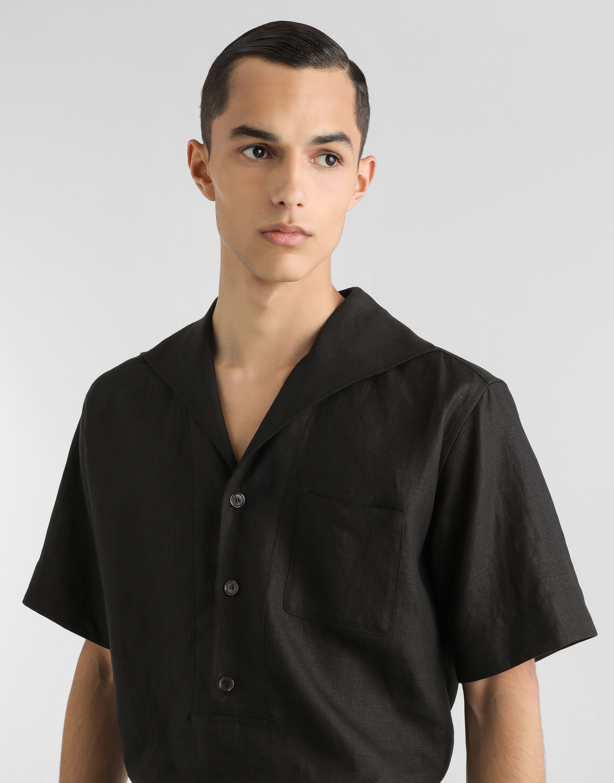 Three-button short-sleeved linen shirt - 4