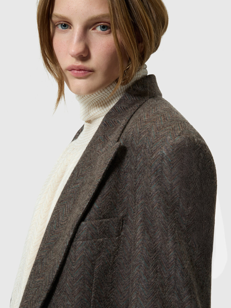 Peak-lapel blazer 5