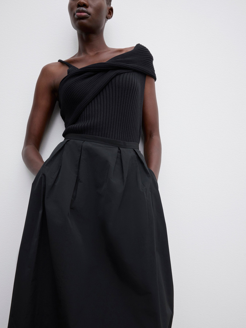 House of Dagmar Curved pleated skirt outlook