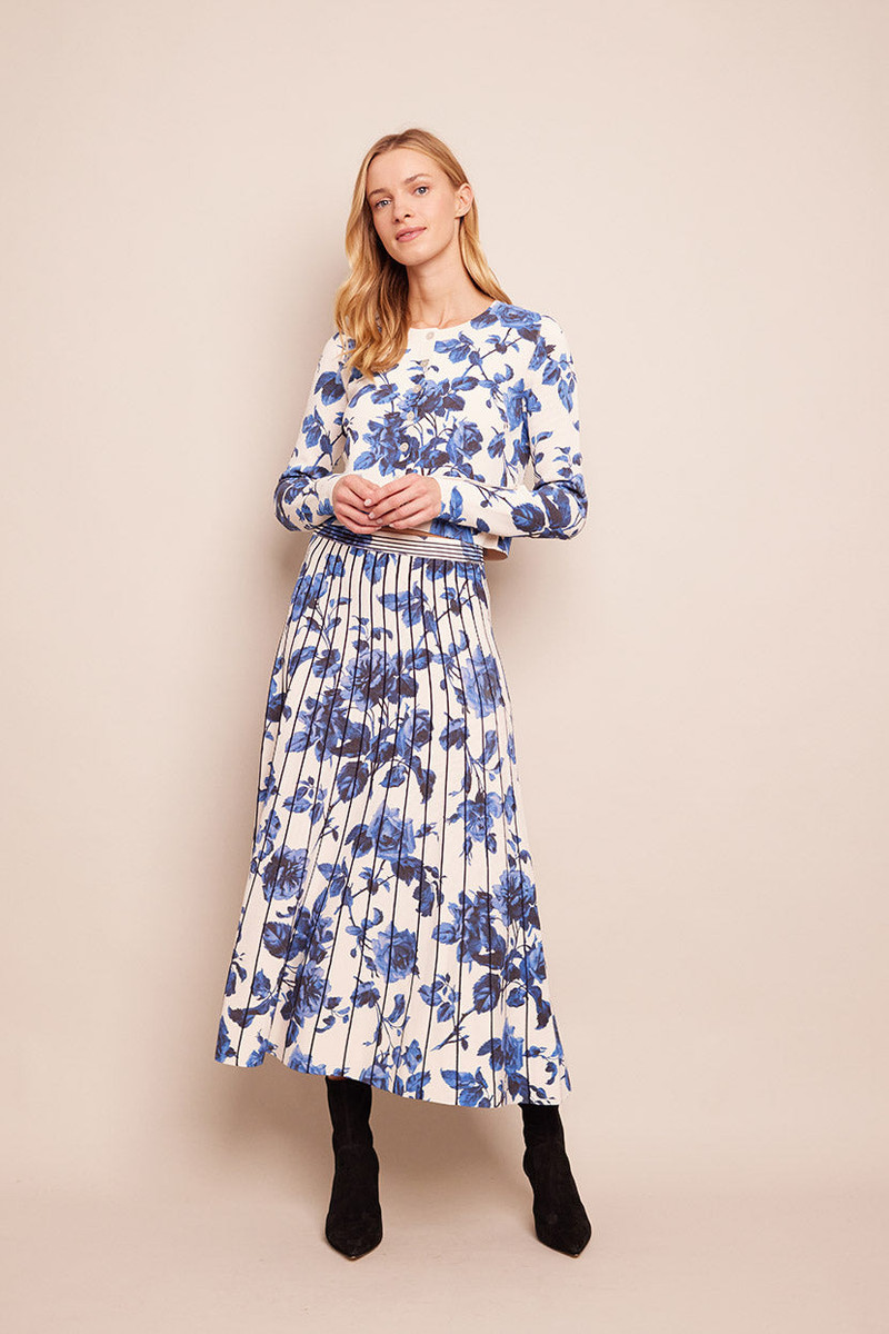 Cara Cara Tavira Skirt
Patterned In A Romantic Floral Print, This Skirt Cuts An Elegant Silhouette outlook