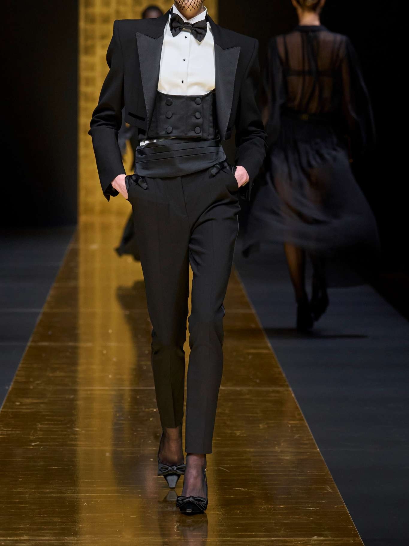 Cropped satin-trimmed wool-blend gabardine blazer - 5