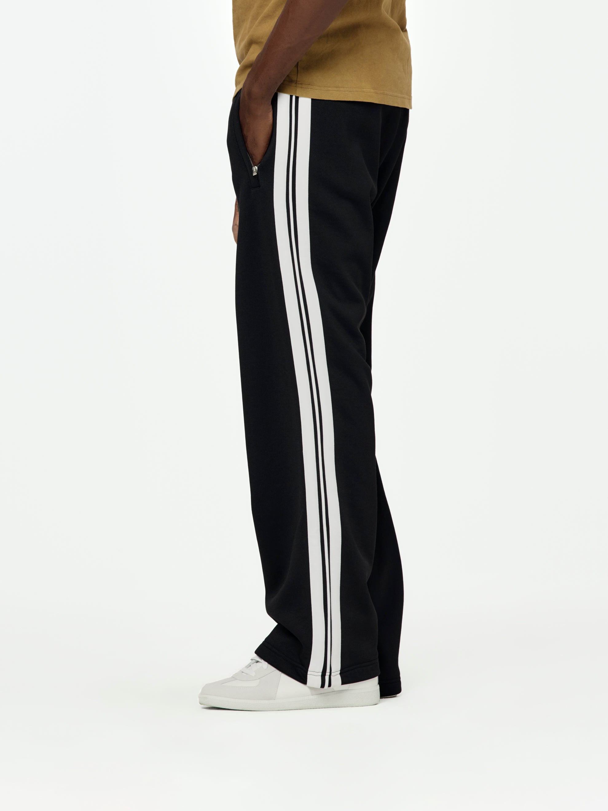 RECYCLED NYLON BLEND TRACKPANTS (BLACK) - 2