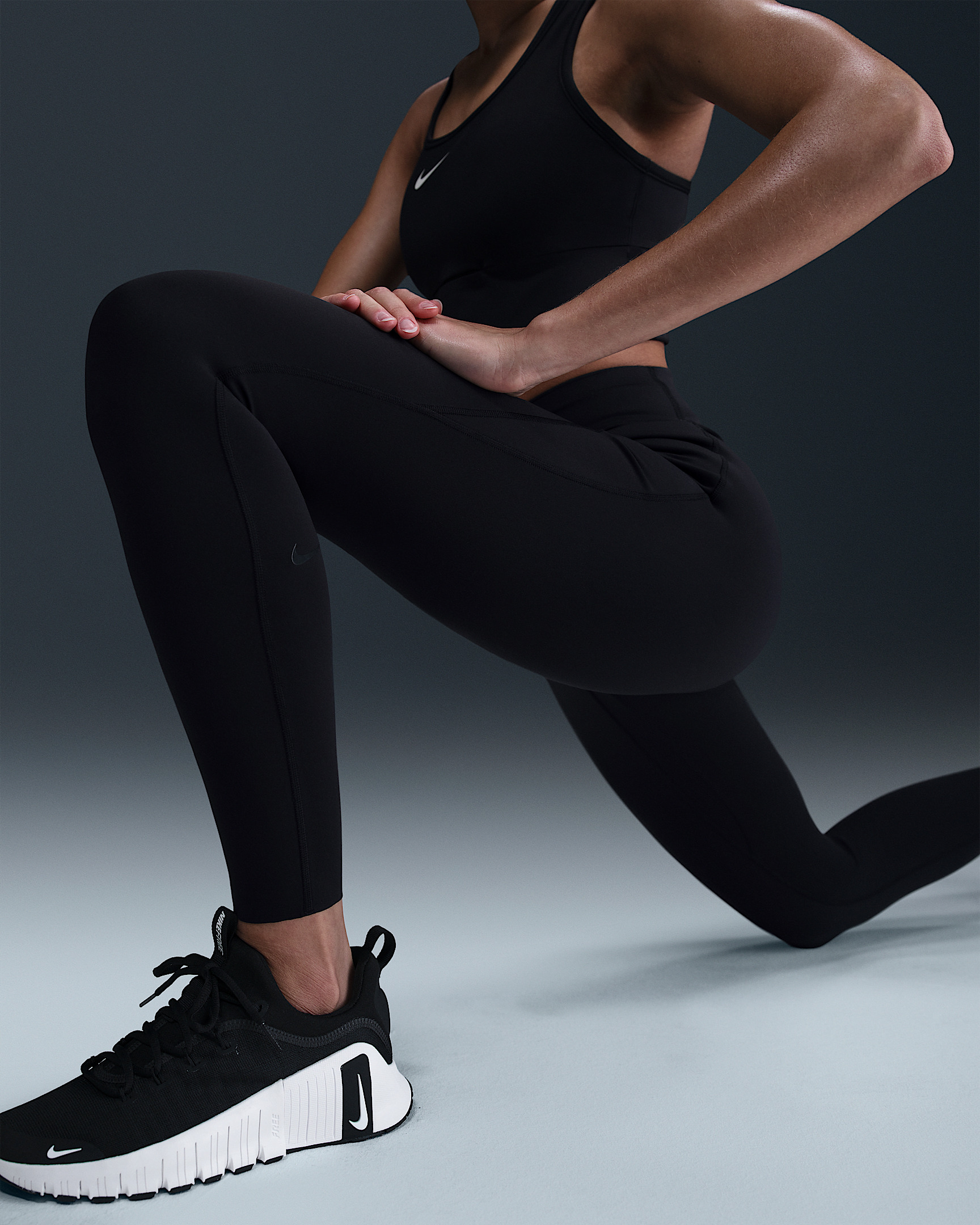 Nike Universa Women's Medium-Support High-Waisted 7/8 Leggings with Pockets - 2