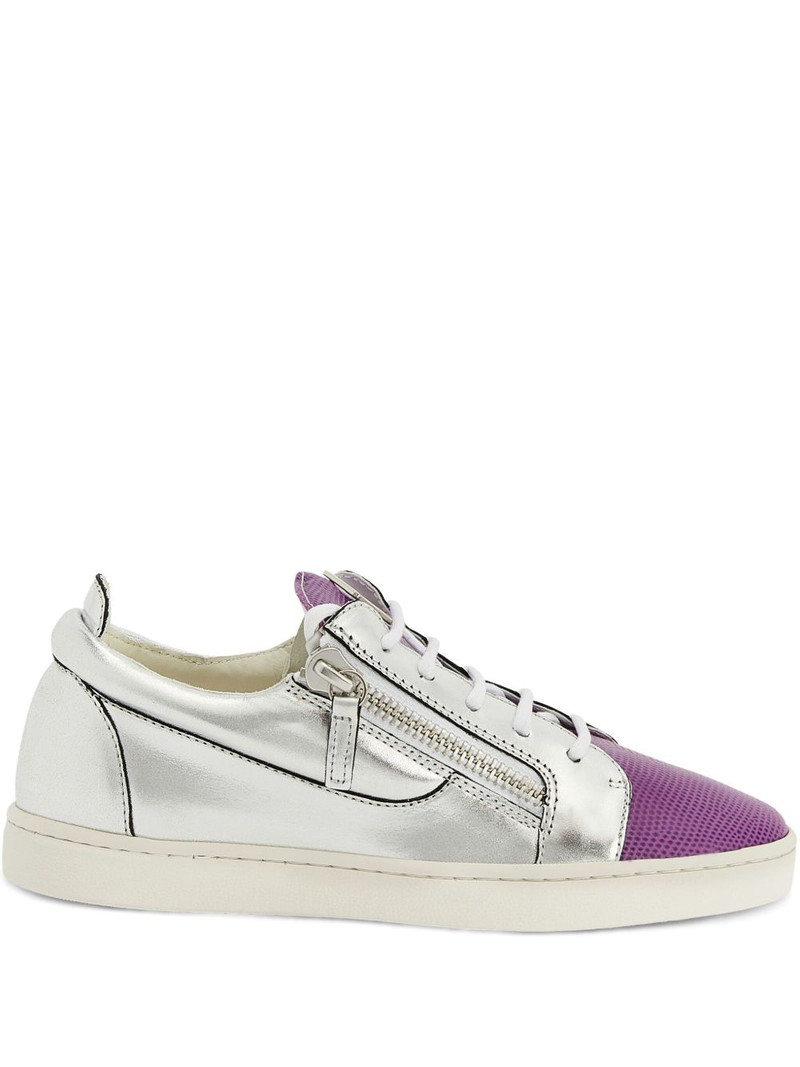 Nicki sneakers 1
