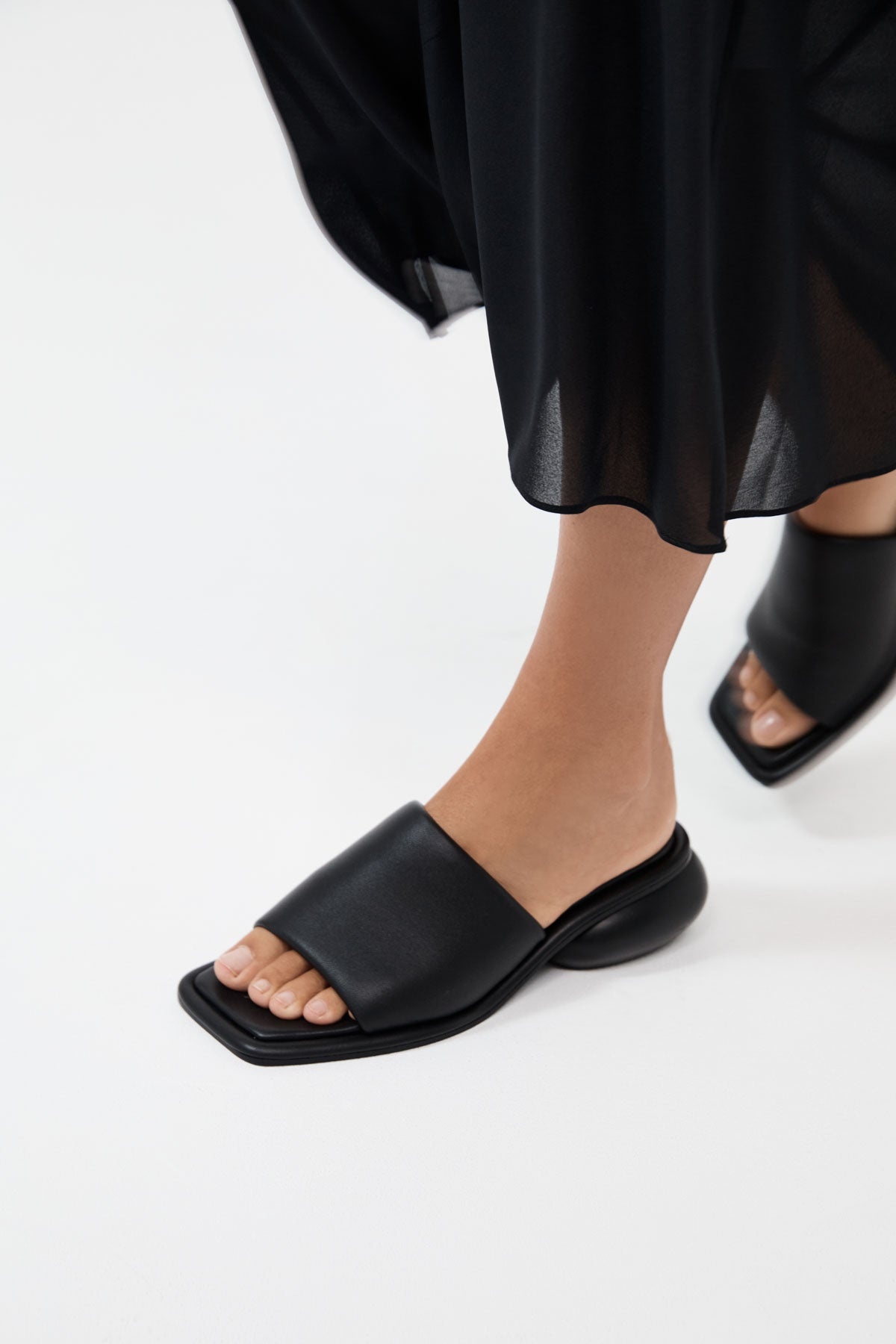 Minimal Dome Heel - Black - 4