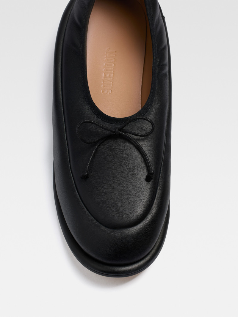 JACQUEMUS Les chaussures Pilou outlook