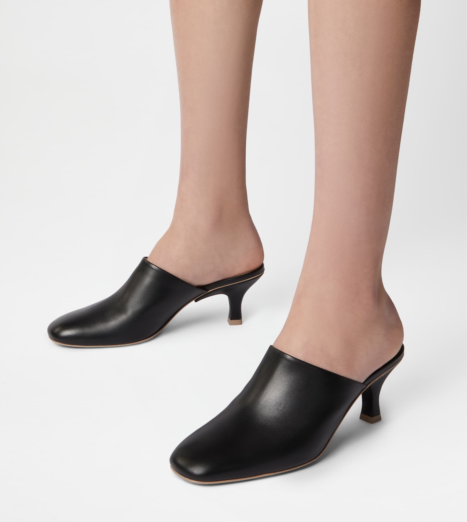MULES IN LEATHER - BLACK - 2