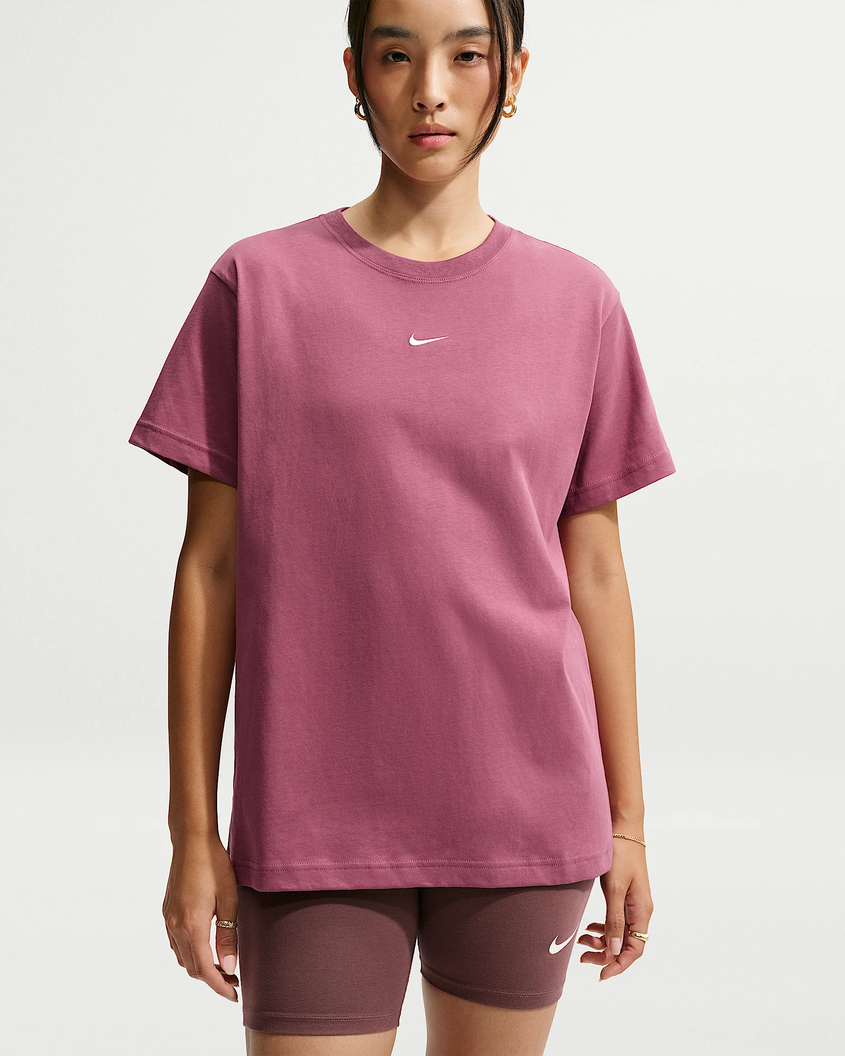Nike Sportswear Classic Women's Oversized T-Shirt - 1