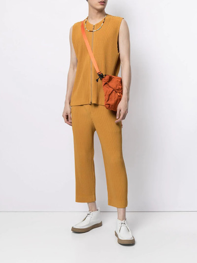 ISSEY MIYAKE cropped pleated trousers outlook