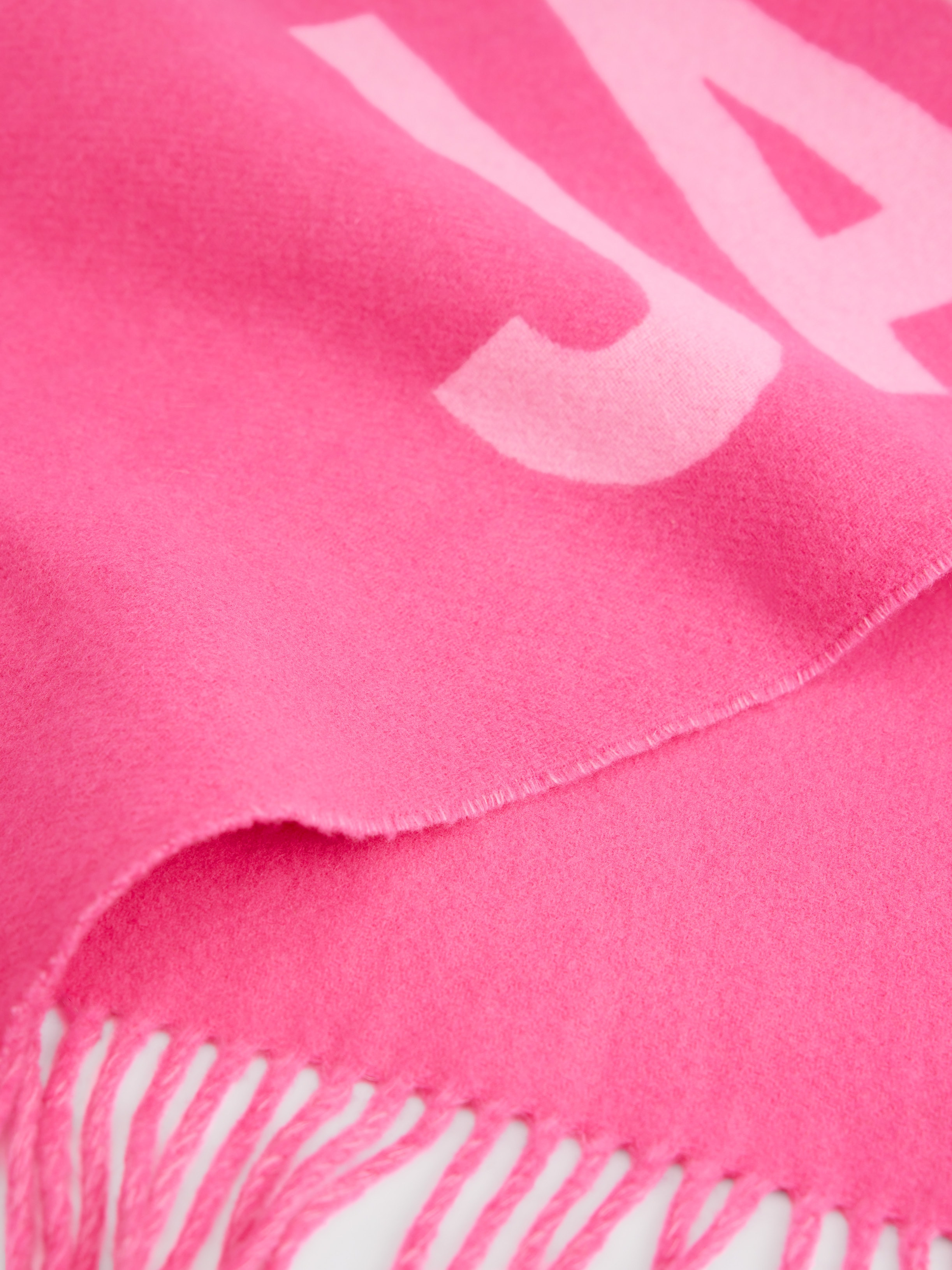 The Jacquemus scarf - 2
