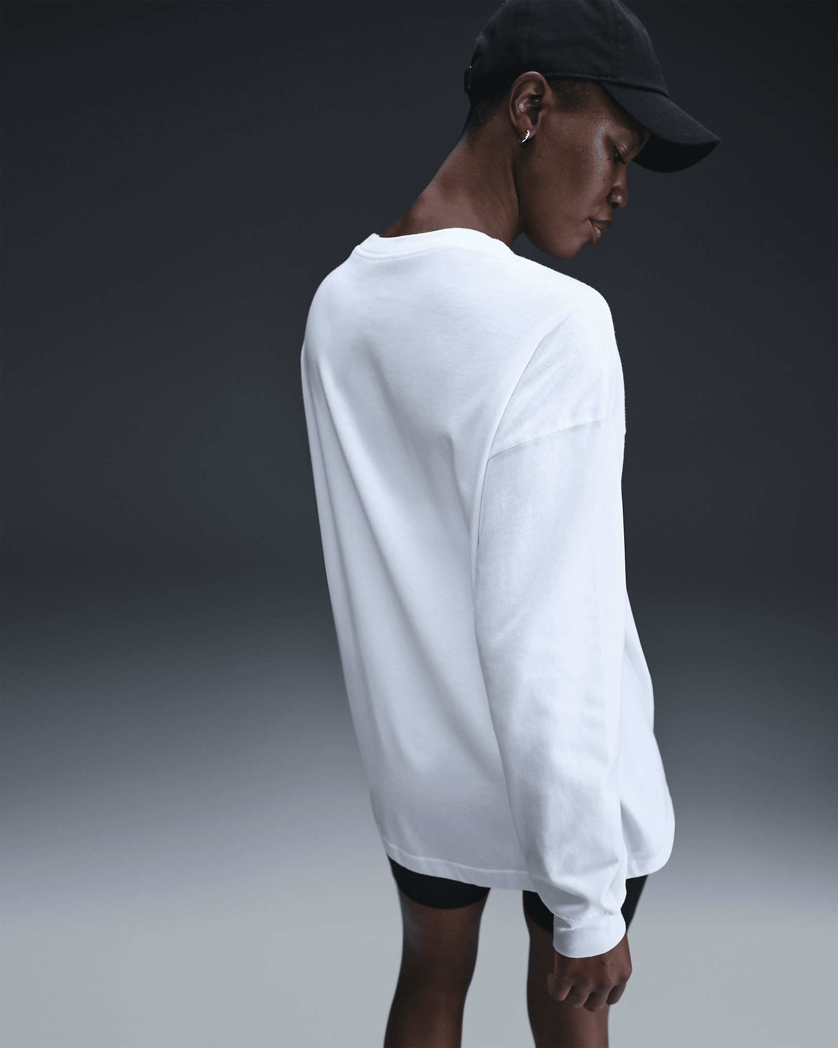 Nike Sportswear Essential Women's Oversized Long-Sleeve T-Shirt - 2