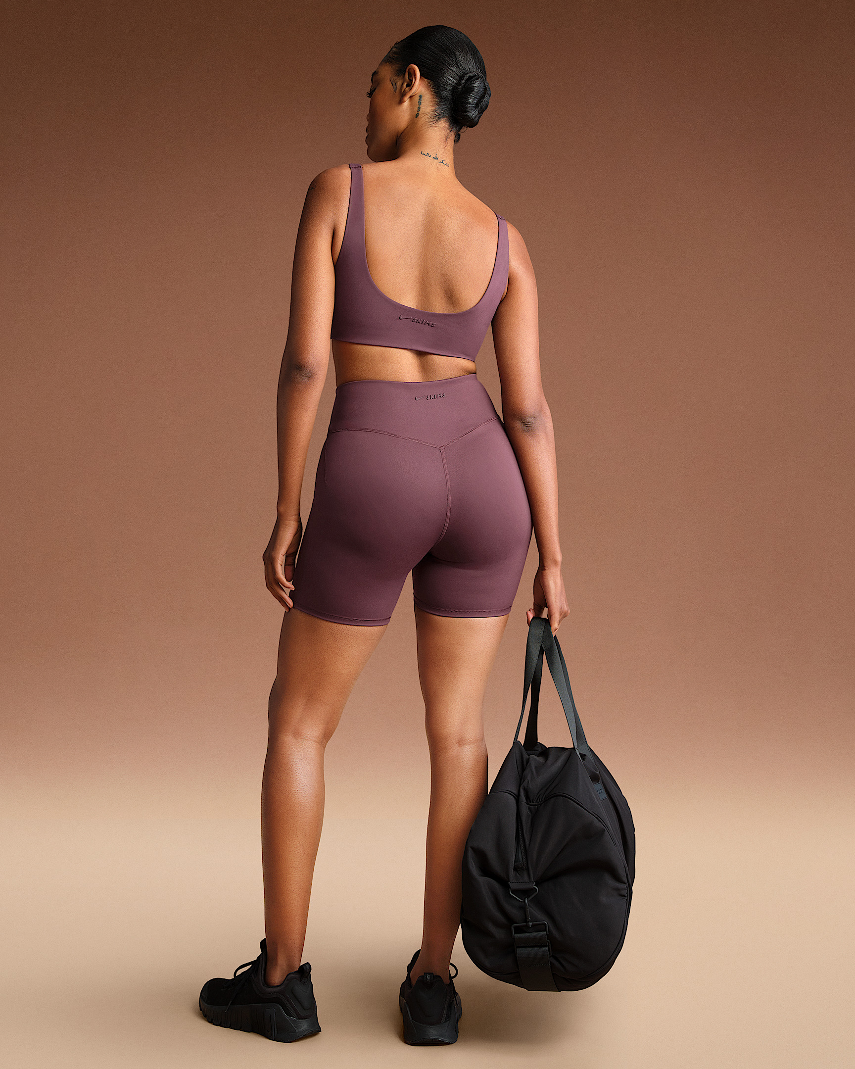 NikeSKIMS Matte Women's Scoop-Neck Bra - 5