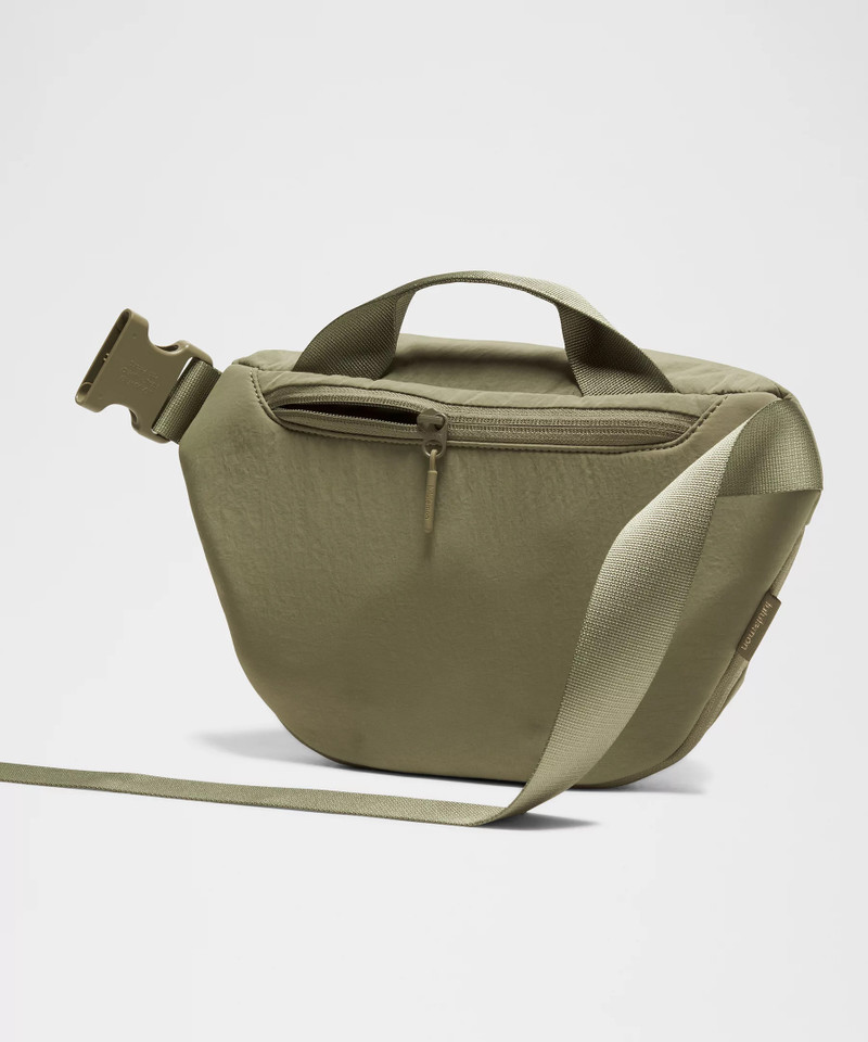 Curved Crossbody Bag 3L 4